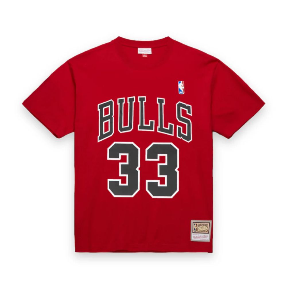 Scottie Pippen #33 Chicago Bulls NBA Name & Number T-Shirt Red - Mitchell & Ness