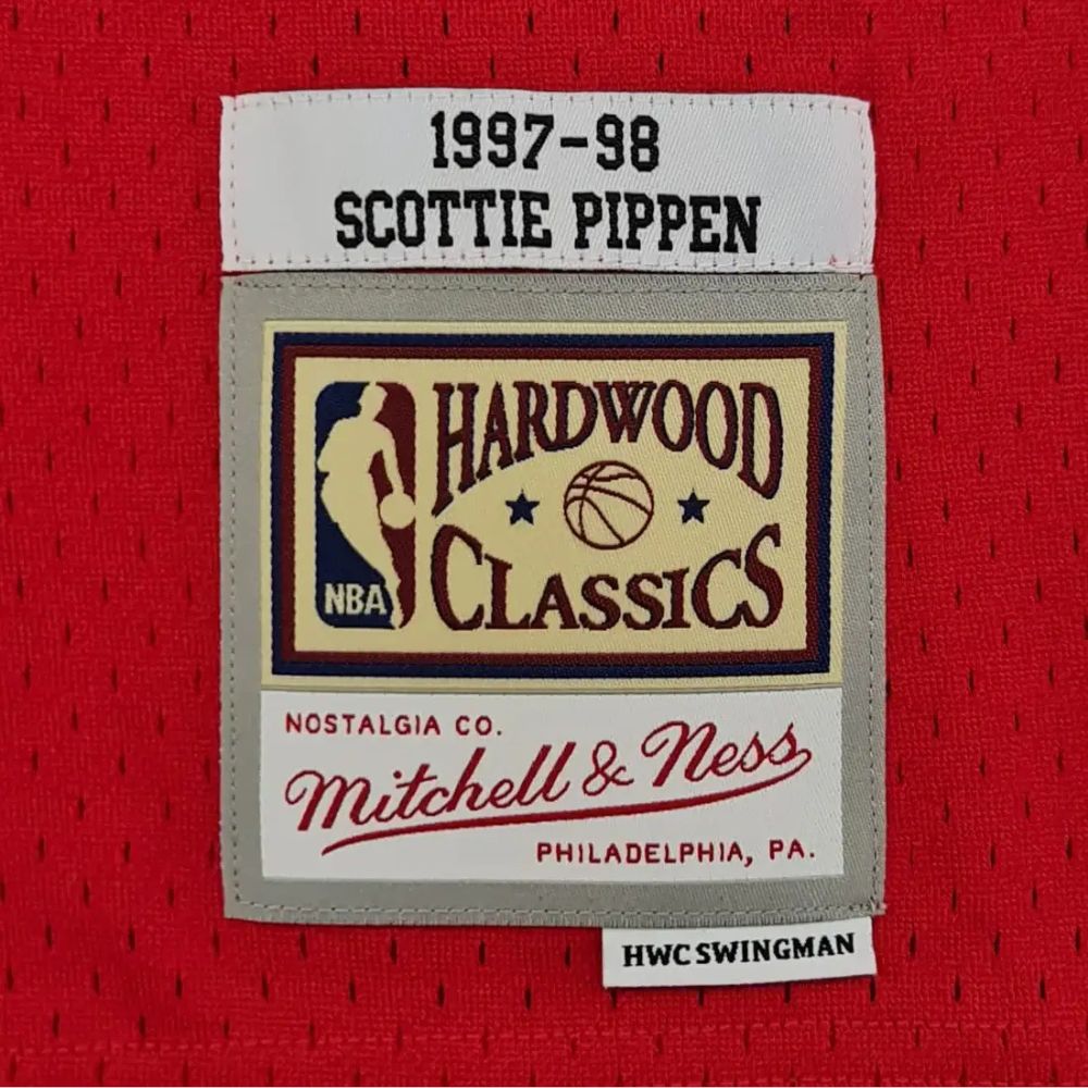 Chicago Bulls Scottie Pippen Red 1997/98 Hardwood Classics Swingman Player Jersey - Mitchell & Ness