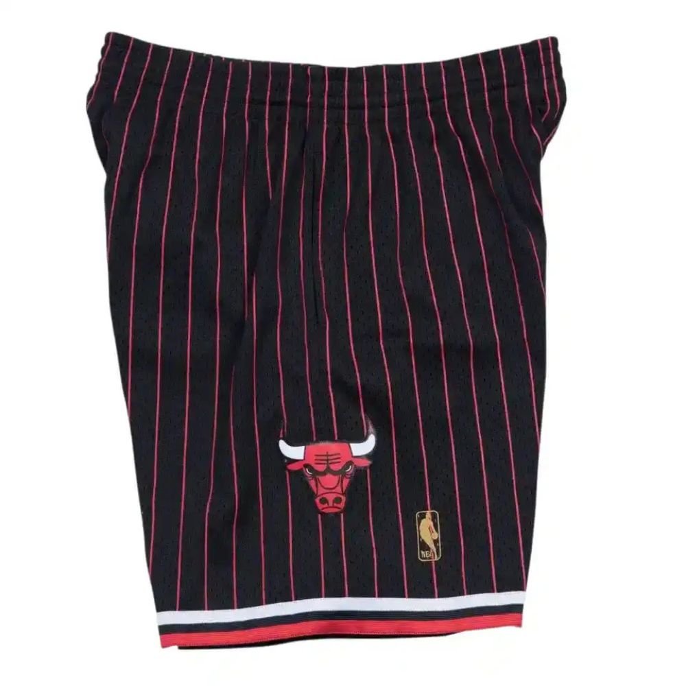 Chicago Bulls 1996-97 Black Alternate Swingman Shorts - Mitchell & Ness