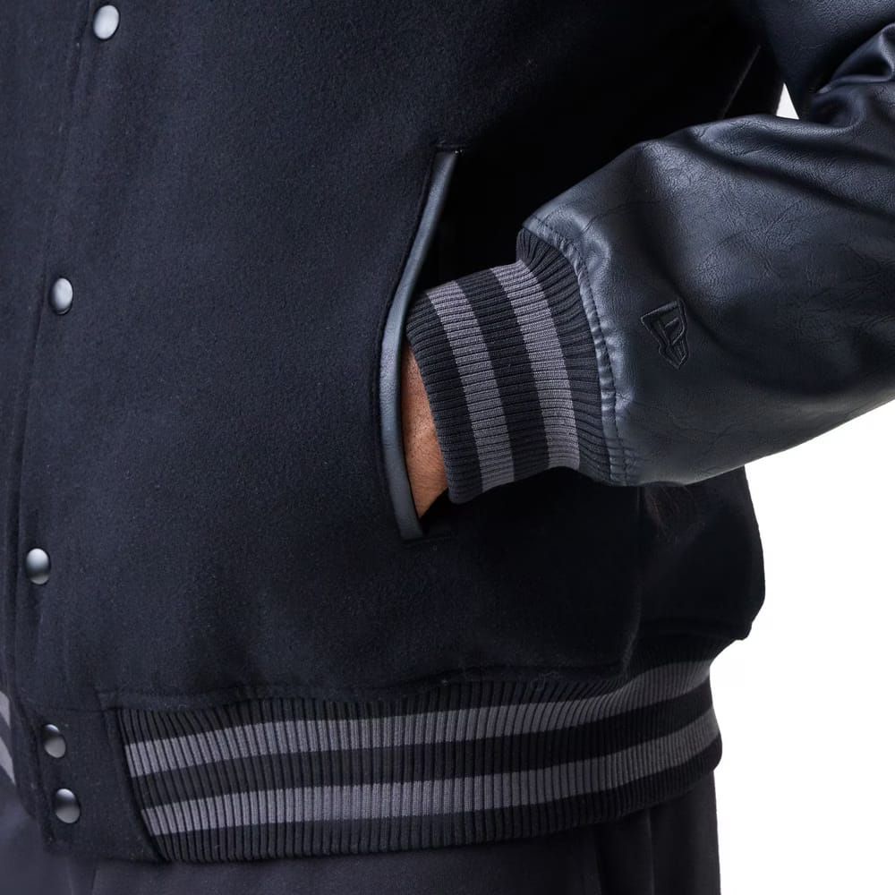 Chicago Bulls NBA Varsity College Jacke Black on Black - New Era